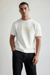t-shirt-man-a-hanger-front-zoom1-white-6143.jpg